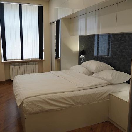 Lovely, Newly Remodeled Apartment In Yerevan! Extérieur photo