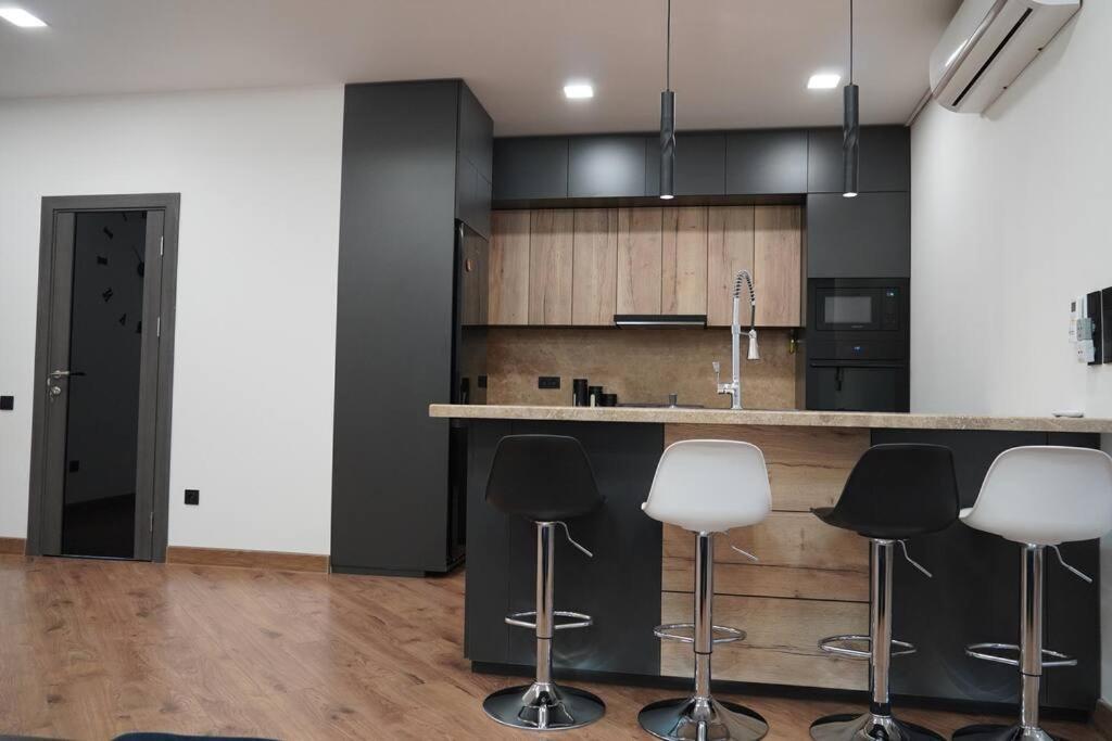 Lovely, Newly Remodeled Apartment In Yerevan! Extérieur photo