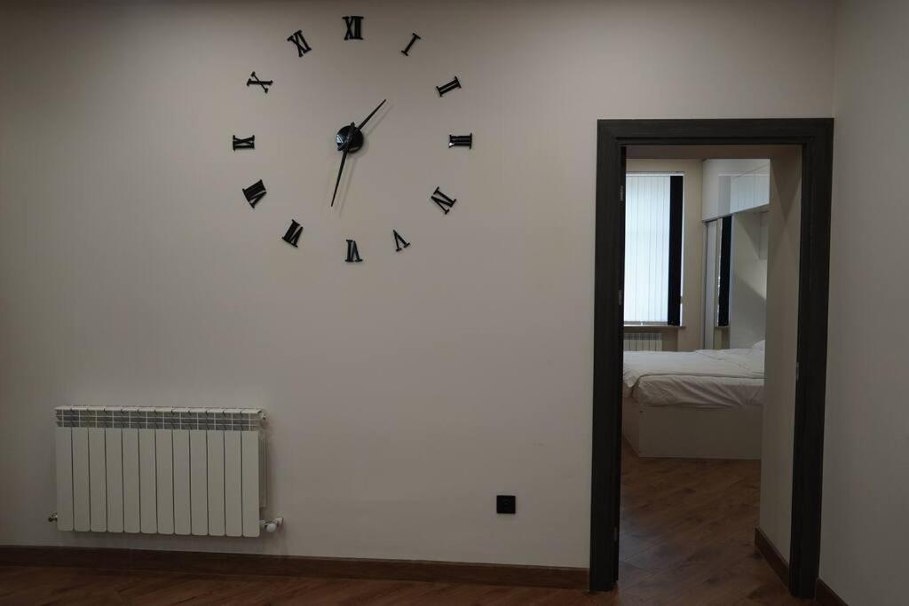 Lovely, Newly Remodeled Apartment In Yerevan! Extérieur photo