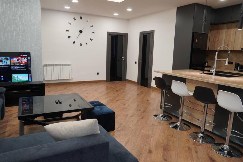 Lovely, Newly Remodeled Apartment In Yerevan! Extérieur photo