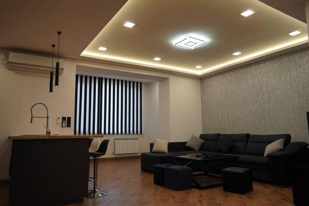 Lovely, Newly Remodeled Apartment In Yerevan! Extérieur photo