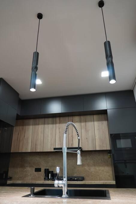 Lovely, Newly Remodeled Apartment In Yerevan! Extérieur photo