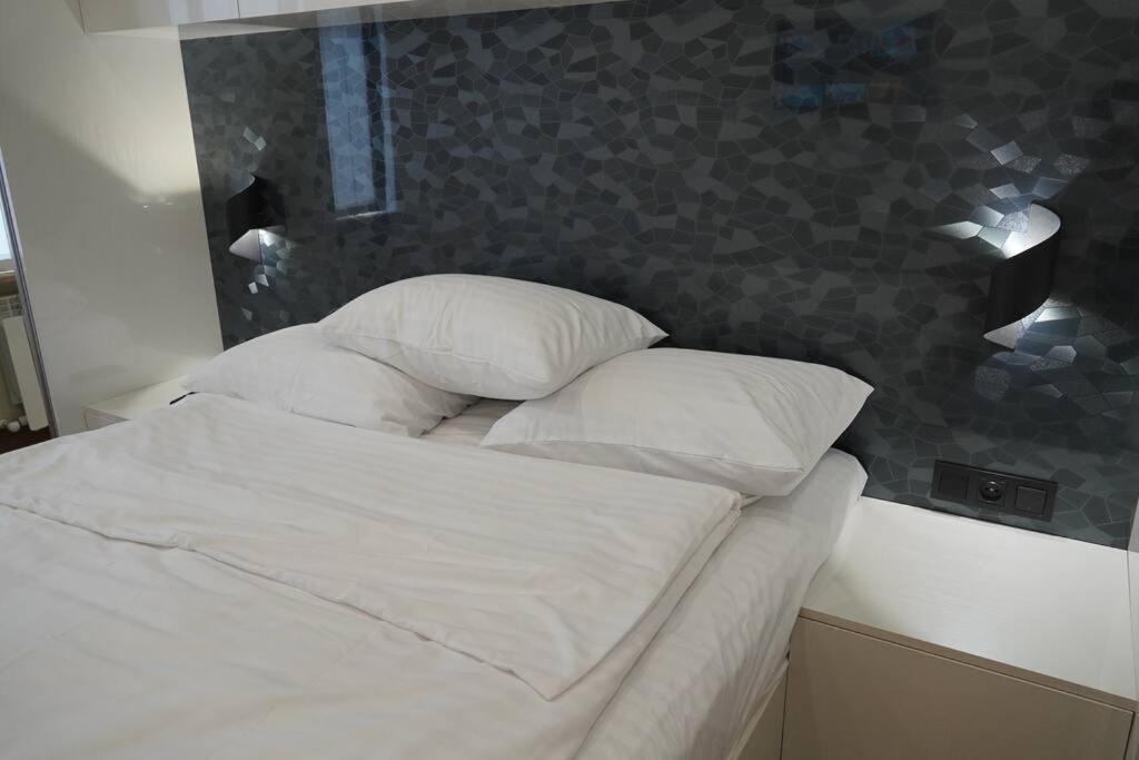 Lovely, Newly Remodeled Apartment In Yerevan! Extérieur photo