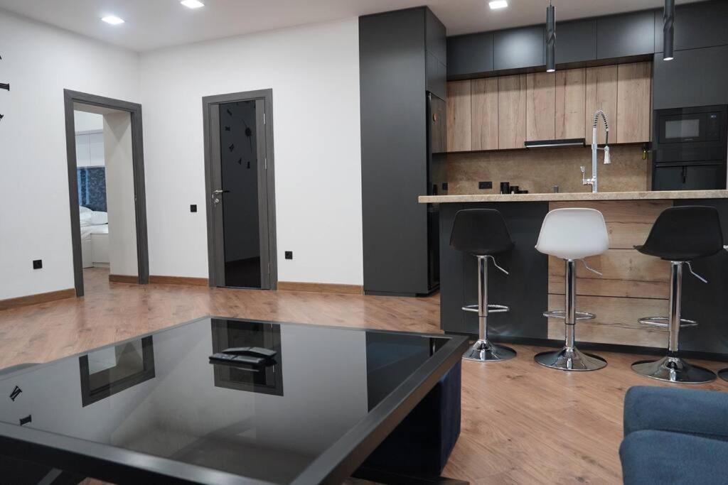 Lovely, Newly Remodeled Apartment In Yerevan! Extérieur photo