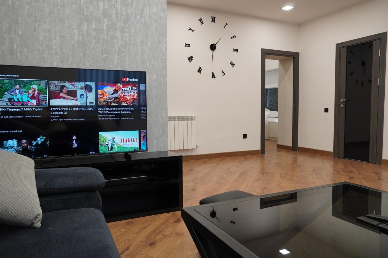 Lovely, Newly Remodeled Apartment In Yerevan! Extérieur photo