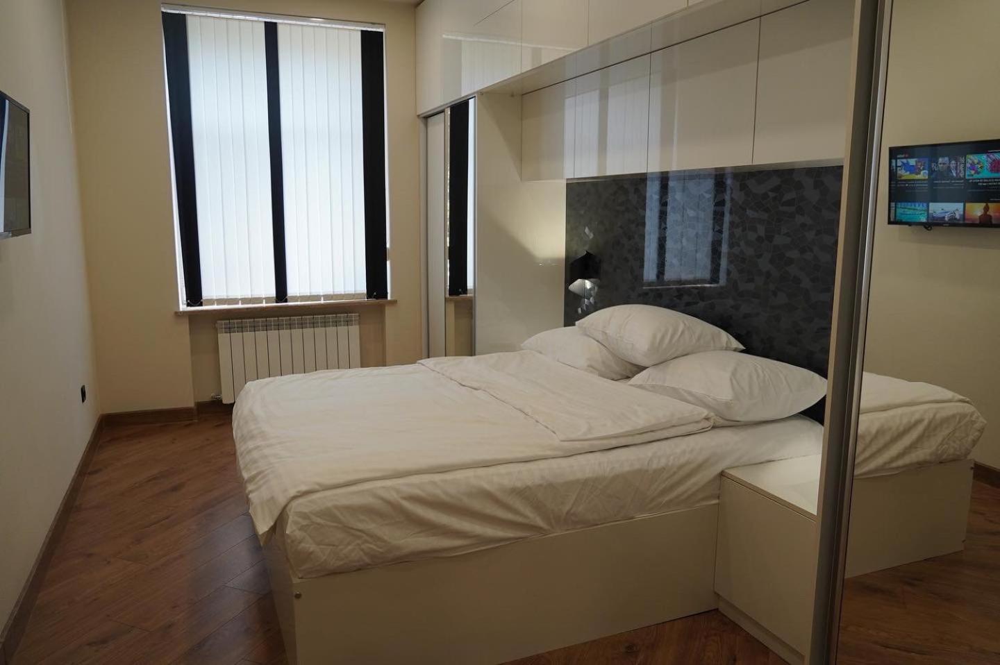 Lovely, Newly Remodeled Apartment In Yerevan! Extérieur photo